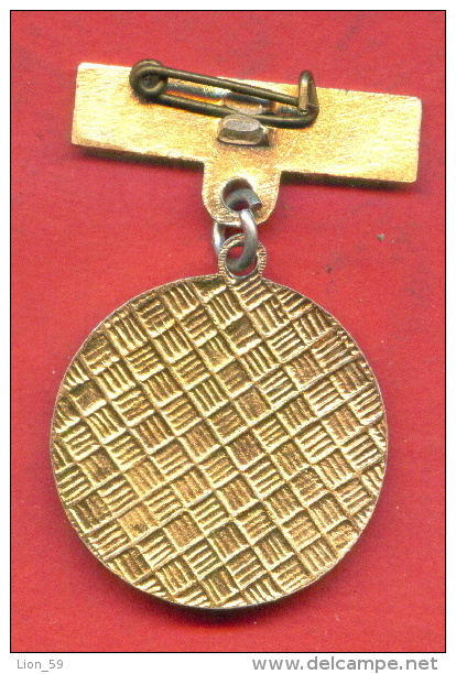F1586 / DISTRICT COUNCIL Of Trade Unions - Sofia - Our Pride Seventh Five  - Bulgaria Bulgarie - ORDER MEDAL - Gewerbliche