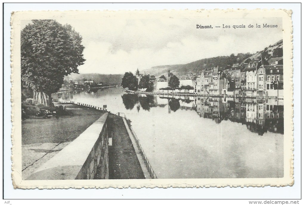 Don@ CPSM DINANT, LES QUAIS DE LA MEUSE, AUTO VOITURE ANCIENNE TACOT, 9 Cm Sur 14 Cm Env, PROVINCE DE NAMUR, BELGIQUE - Dinant