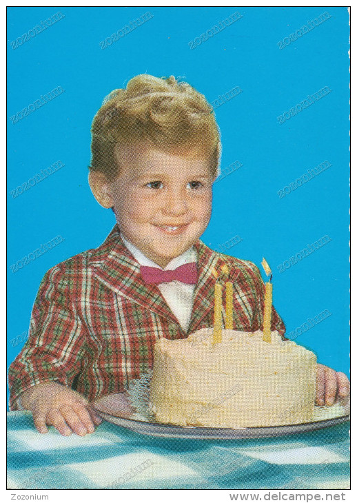 Boy With Birthday Cake,  Garçon Avec Un Gâteau D´anniversaire, Vintage Old Photo Postcard - Autres & Non Classés