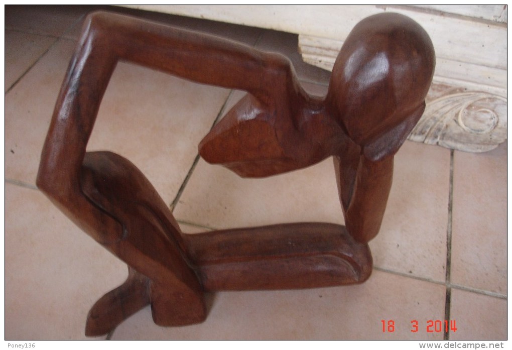 Sculpturnoyer Penseur Allongé Et Accoudé ,jambe Repliée.xxeme H:32 L: 28 Cms - Wood