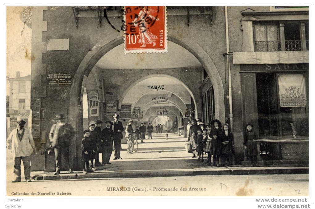 32 - MIRANDE -Promenade Des Arceaux- Très Animée - Mirande