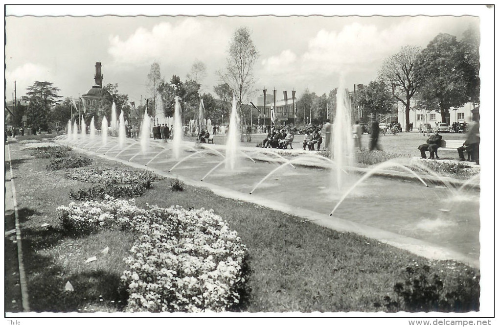 KARLSRUHE - Wasserspiele Am Festplatz - Karlsruhe