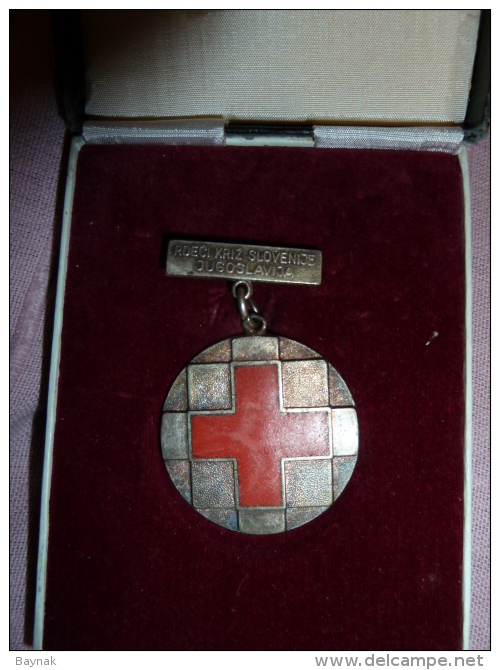 Red Cross Medal Slovenia Yugoslavia - Otros & Sin Clasificación