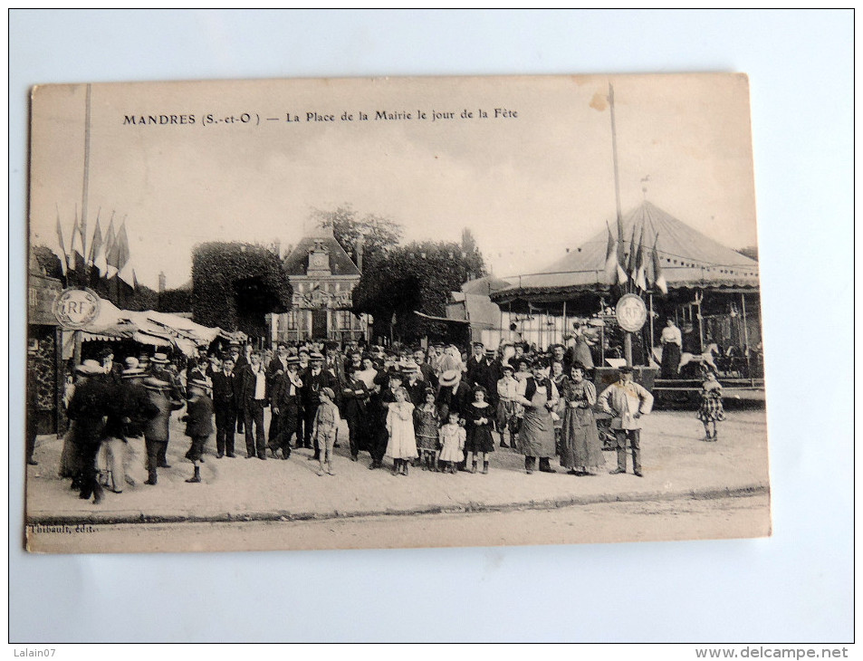 Carte Postale Ancienne : 94:MANDRES : La Place De La Mairie Le Jour De La Fête Avec Manège De Chevaux - Mandres Les Roses
