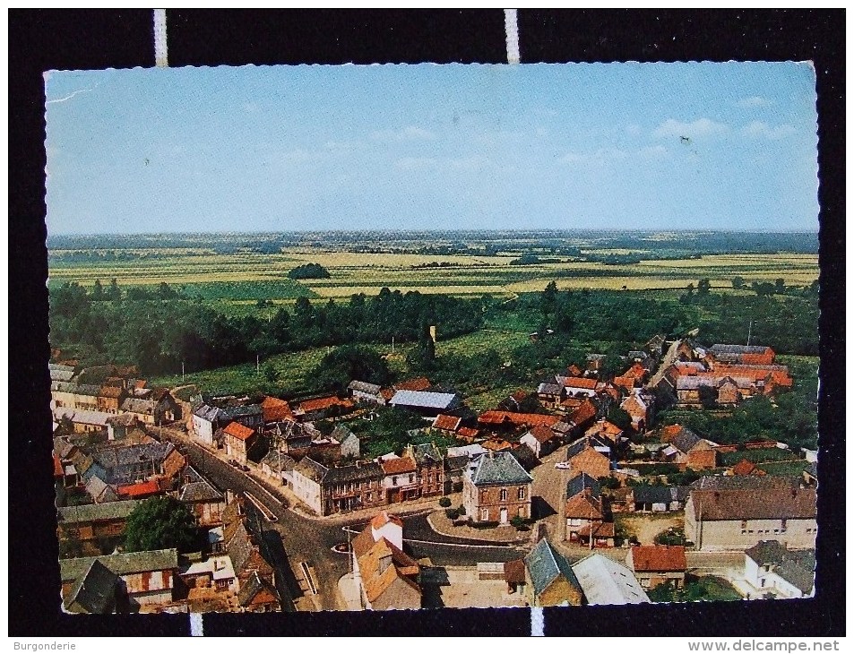 HORNOY / VUE D´ENSEMBLE ET PLACE DE LA MAIRIE  / BELLE CARTE PHOTO AERIENNE / 1973 - Hornoy Le Bourg