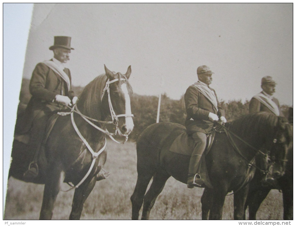 AK / Fotokarte 1. Weltkrieg Soldaten In Uniform Hoch Zu Pferde / Einheit / Reiterstaffel - Manöver