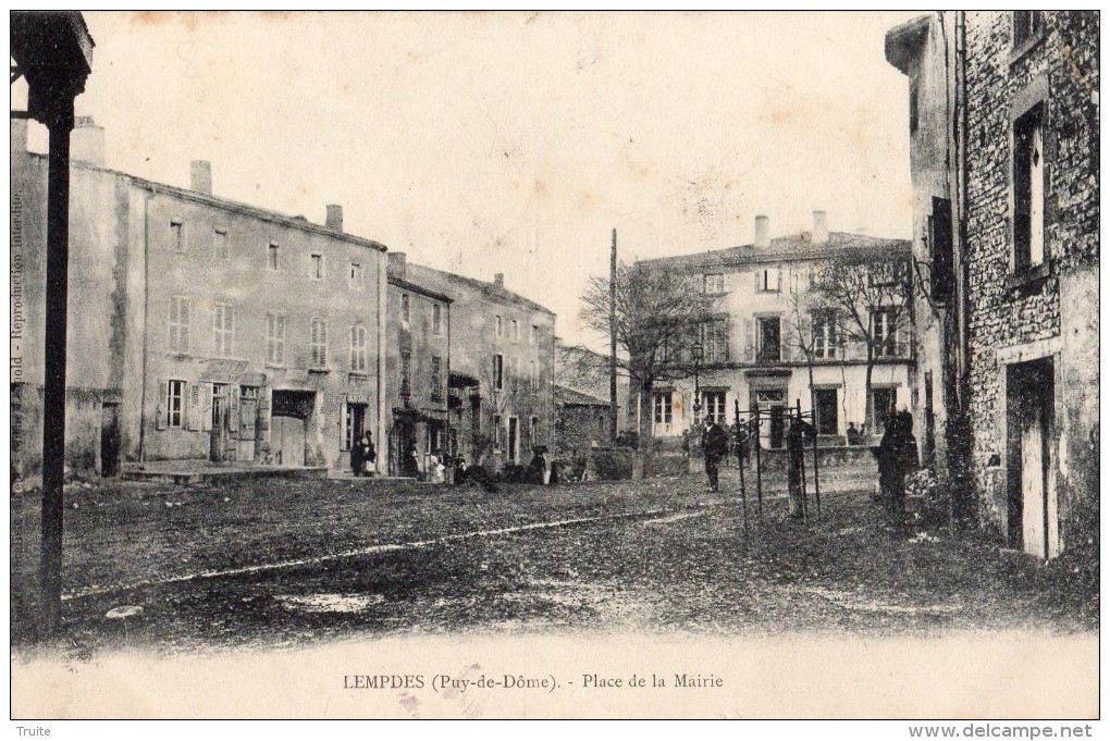 LEMPDES PLACE DE LA MAIRIE COMMERCE INSTALATION POUR LE FERRAGE DES CHEVAUX EN 1914 - Lempdes