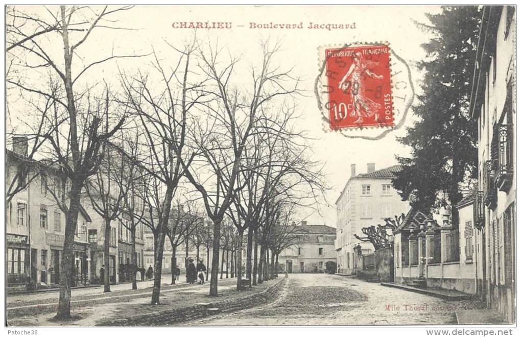 42 - CHARLIEU - Loire - Boulevard Jacquard - Charlieu