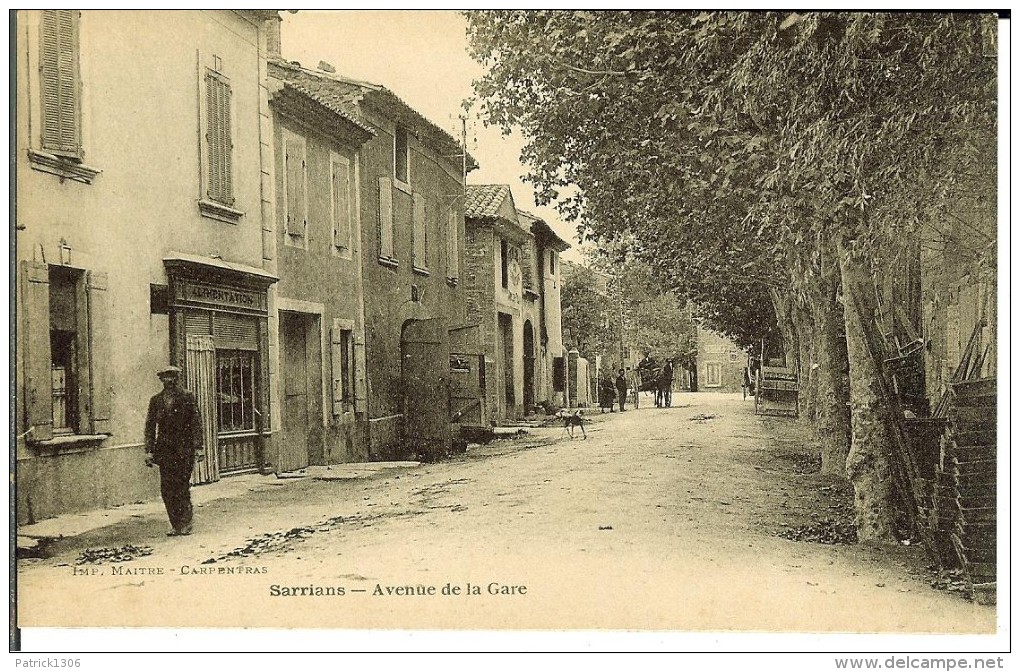 CPA  SARRIANS, Avenue De La Gare, Commerce Alimentation  9372 - Sarrians