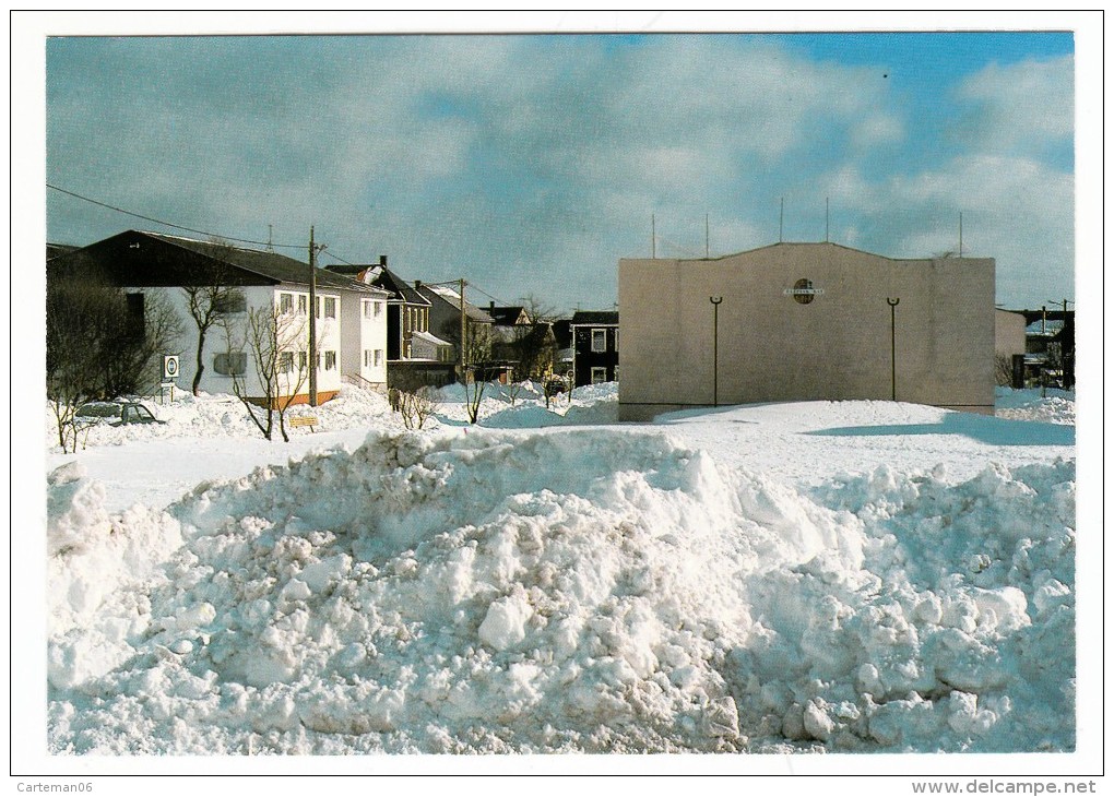 Saint Pierre Et Miquelon - Saint Pierre - Place Richard Briand Et Fronton Du Zazpiak Bat En Hiver - Editeur: SEPT - Saint-Pierre-et-Miquelon