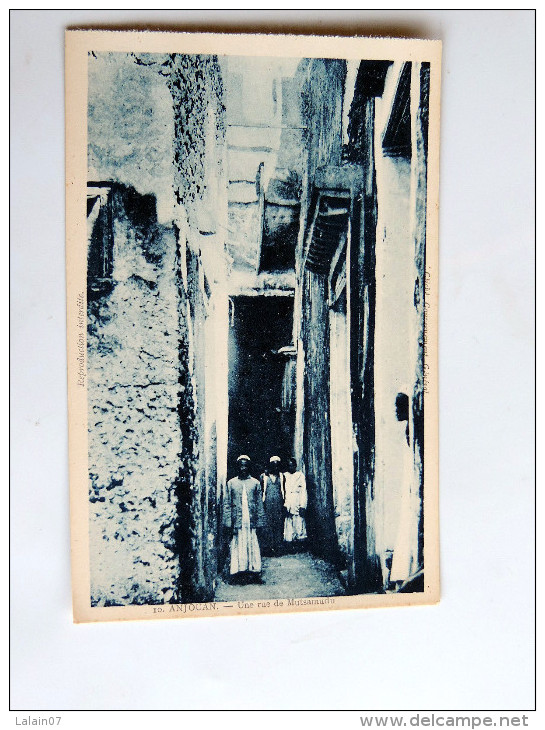 Carte Postale Ancienne : ANJOUAN : Une Rue De MUTSAMUDU , Animé - Comores