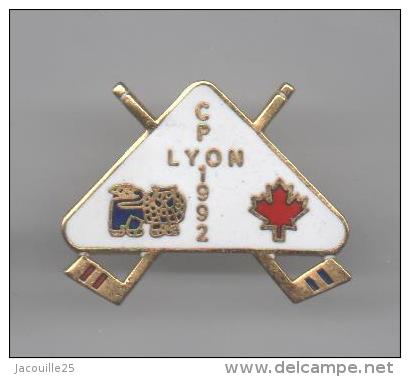 PINS PIN´S JO JEUX OLYMPIQUES  ALBERTVILLE HOCKEY SUR GLACE CP LYON CANADA EGF 25 X 18 MMS - Sports D'hiver