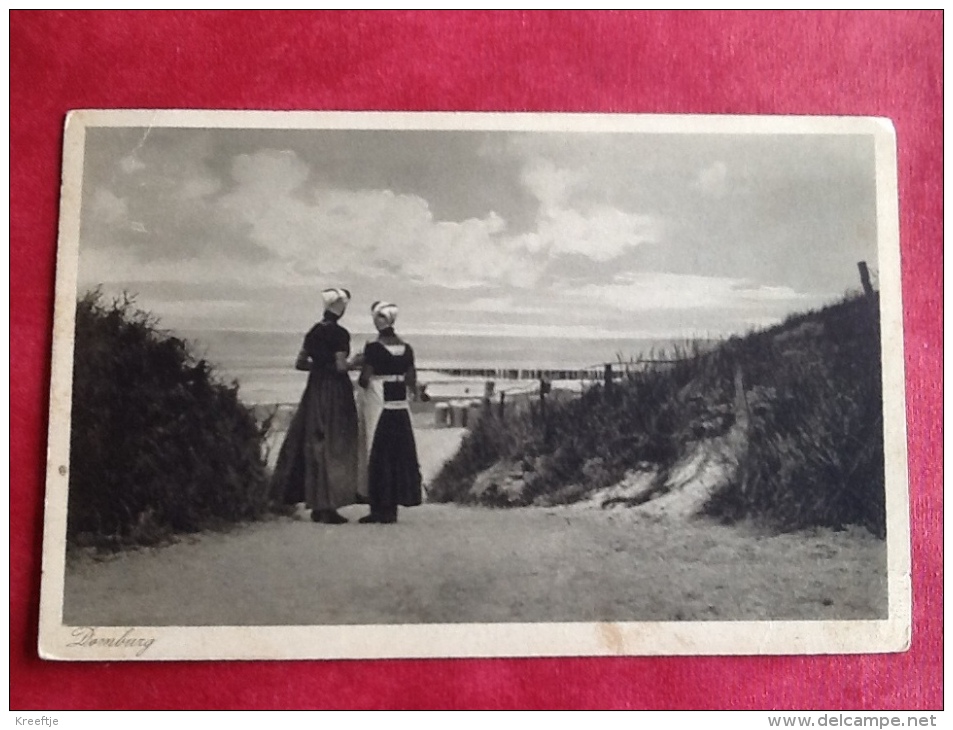 Nederland Holland Vrouw En Meisje In Plaatselijke Klederdracht In De Duinen. . -> België 1949 - Domburg