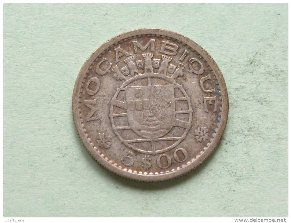 1960 - 5$00 / KM 84 ( Uncleaned - For Grade, Please See Photo ) ! - Mozambique