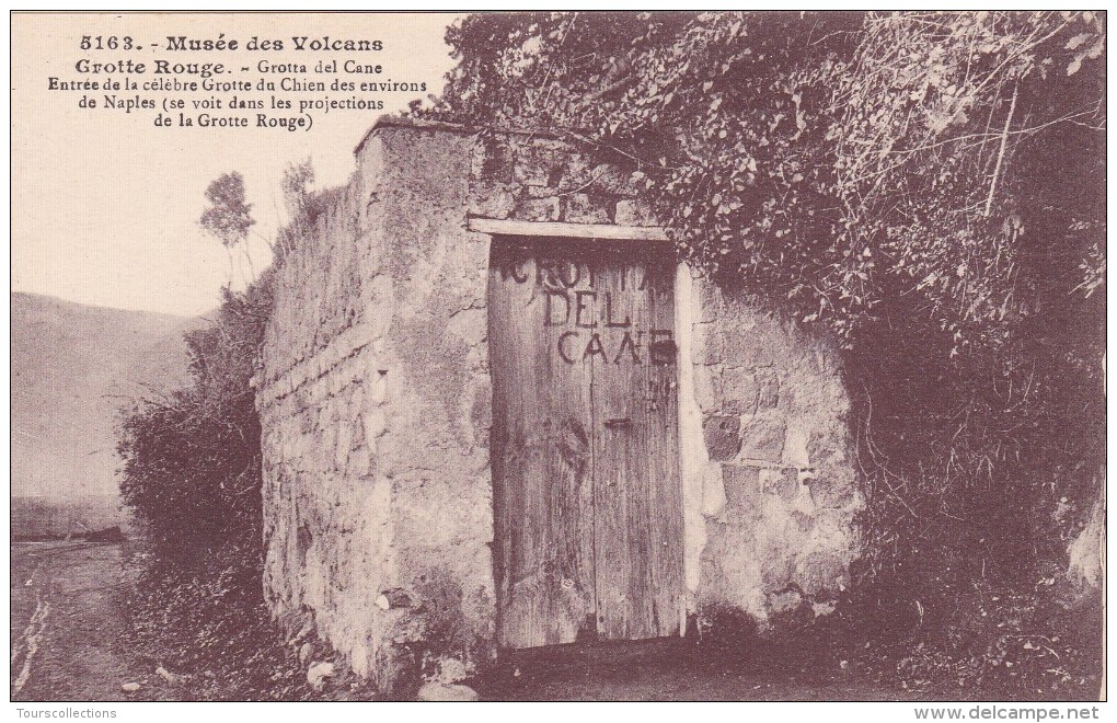 CPA 63 @ ROYAT @ Ciché Rare ! MUSEE DES VOLCANS  La GROTTE ROUGE - Grotta Del Cane à Naples Italie - Royat