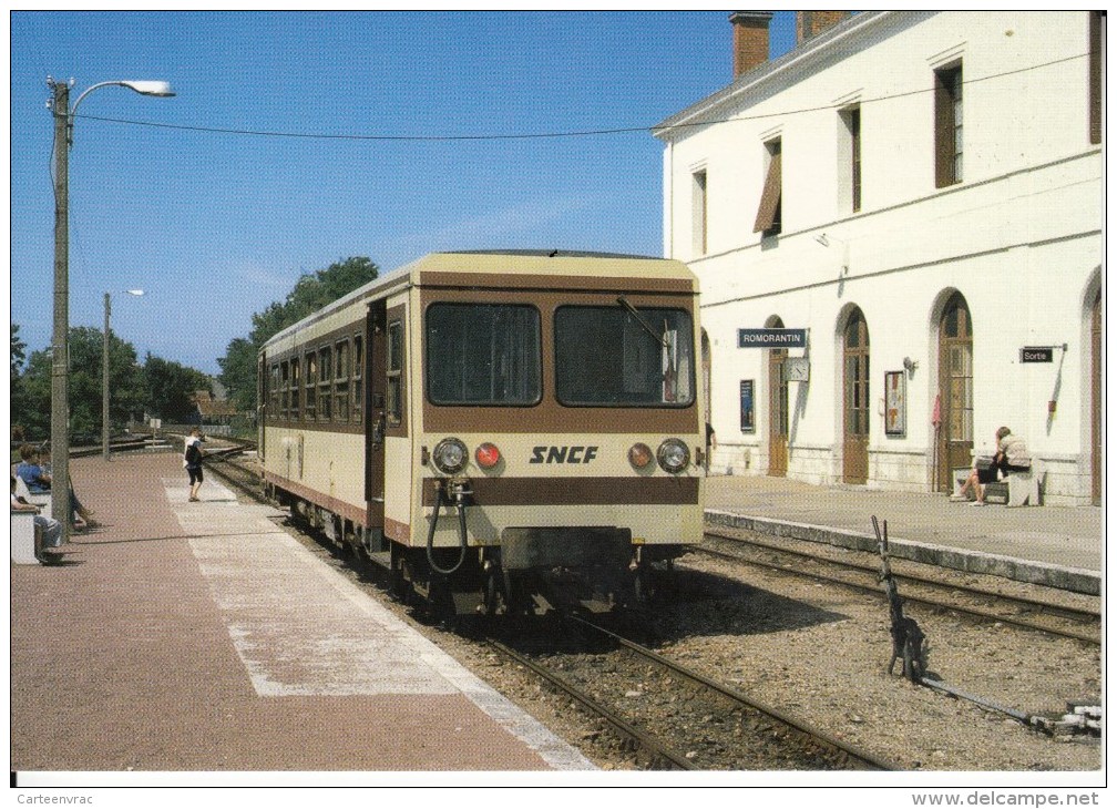 CF 266   Train Locomotive Autorail Tramways Autorails En Gare De ROMORANTIN - Romorantin