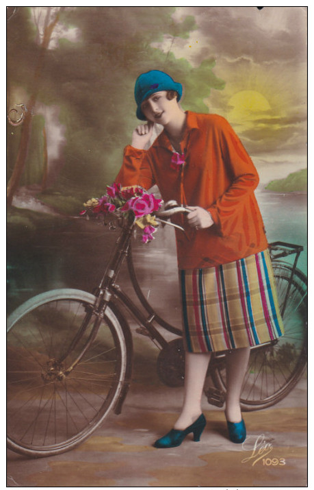 Belle CPA  ART DECO Colorisée   Jeune FILLE Et  VELO  BICYCLETTE - Autres & Non Classés