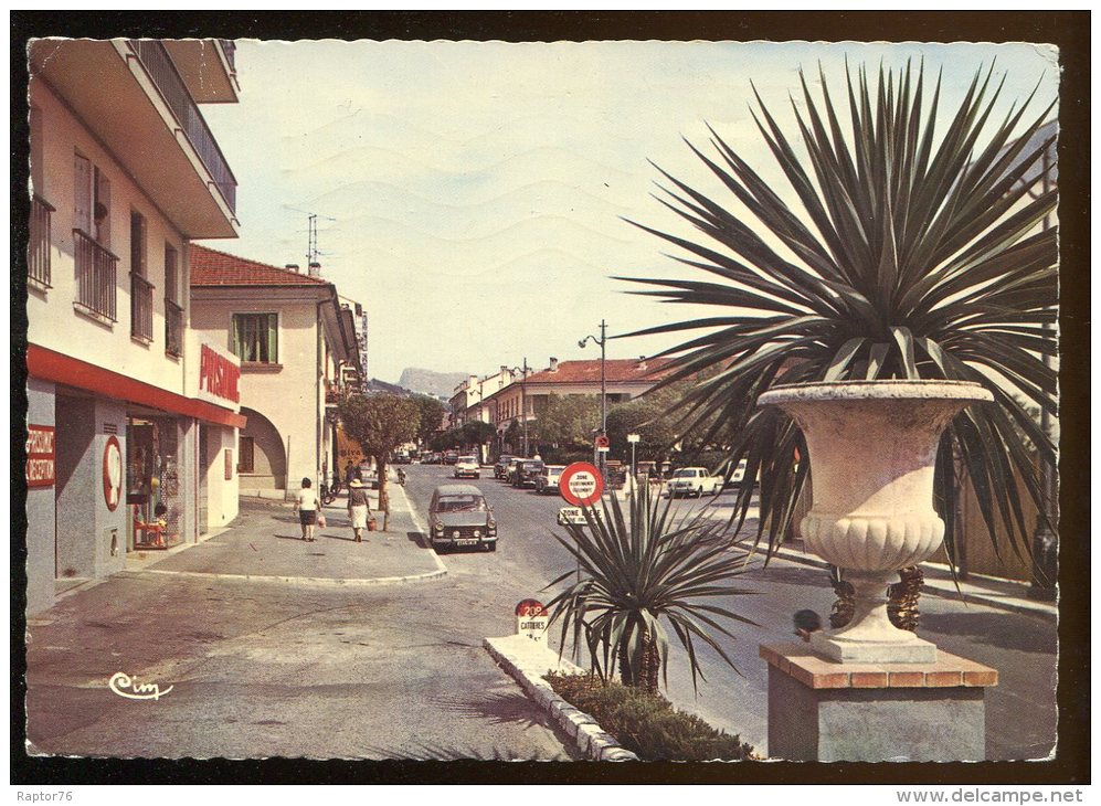 CPM Animée 06 SAINT LAURENT DU VAR L'Avenue Du Général Leclerc - Saint-Laurent-du-Var