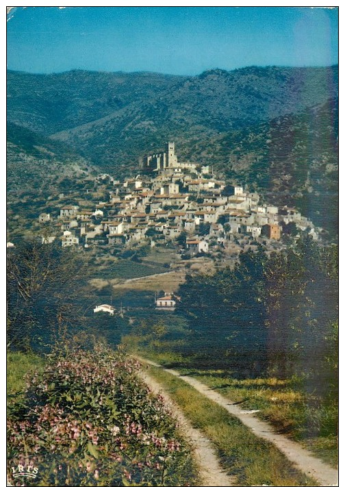 * (66) EUS * -  CPM  CPSM   -  LE VILLAGE DOMINNE PAR L EGLISE ST VINCENT XIIIe S - Sonstige & Ohne Zuordnung