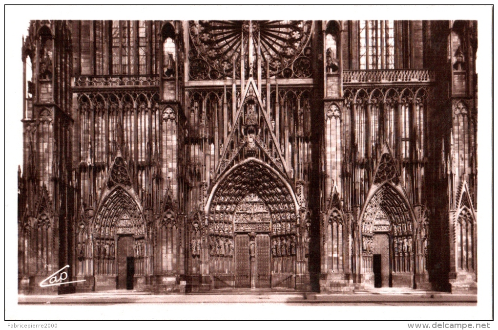 CPSM 67 (Bas-Rhin) Strasbourg - Façade De La Cathédrale - Strasbourg