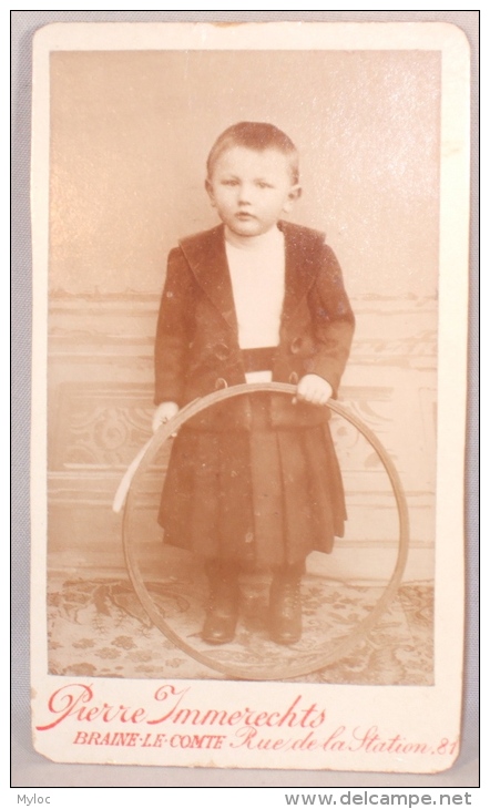 Photo CDV. Enfant Et Cerceau. Braine-le-Comte. Foto Immerechts. 24 Oct.1899. Bauthier Albert Né En 1897. - Anciennes (Av. 1900)