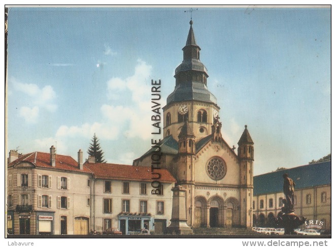 88----SENONES EN SALM--L'Eglise Abbatiale Et Place Dom Calmet - Senones