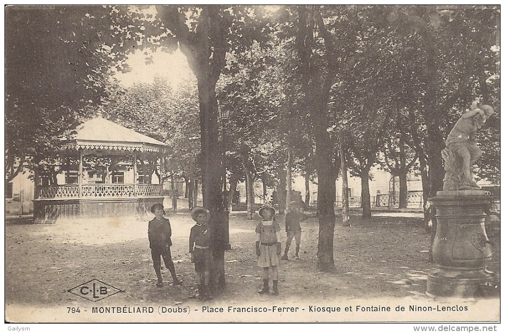 MONTBELIARD - PLACE FRANCISCO FERRER - KIOSQUE ET FONTAINE DE NINON LENCLOS - Montbéliard