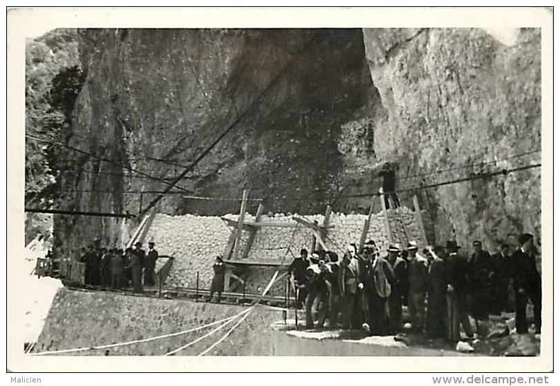 Ref A353- Carte Photo Non Située A Identifier - Construction D Un Barrage -theme Barrages - Carte Bon Etat  - - Autres & Non Classés