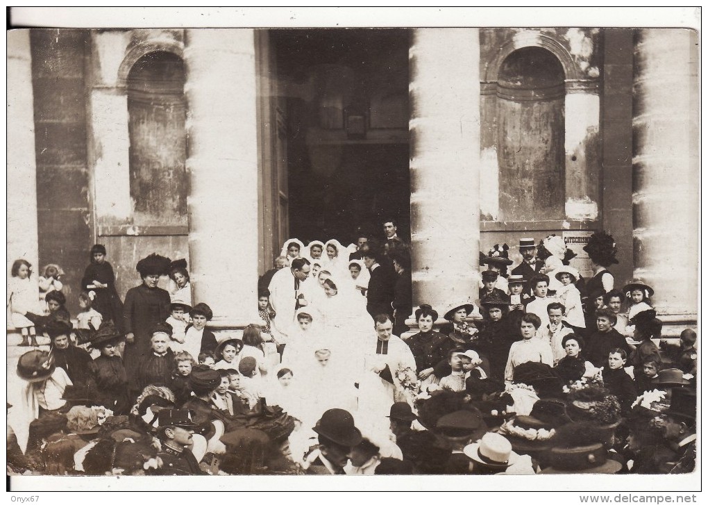 Carte Postale Photo GRAND MONTROUGE Portail De L'Eglise Avec Sortie Des Premières Communions-RELIGION- - Montrouge