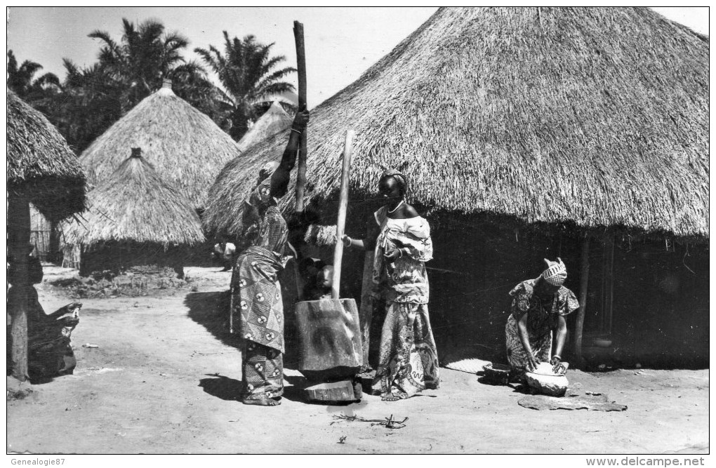 CONGO BELGE - PREPARATION DU MANIOC - Belgisch-Kongo