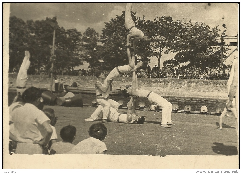 GYMNASTIQUE . DEMONSTRATION DE GYMNASTE .  6  PHOTOS  1939 ?  . MAIS OU A DEFINIR - Gymnastik