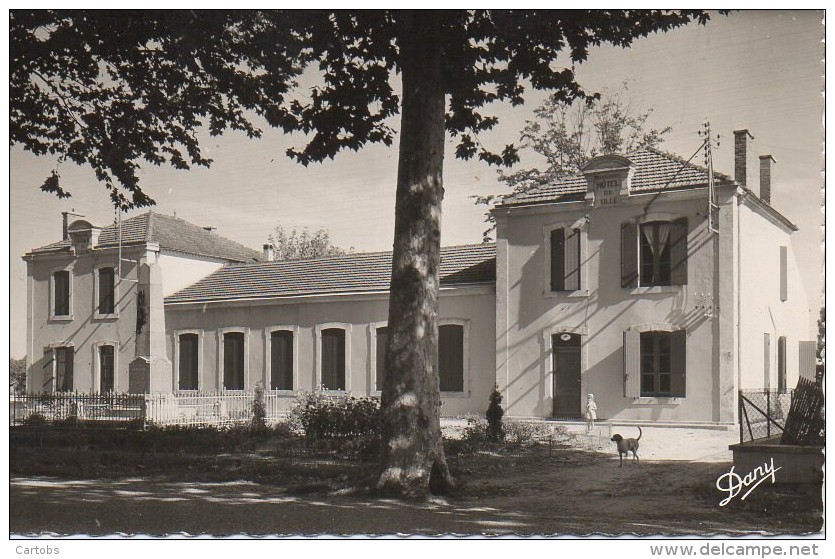 47 HOUEILLES  L'Hôtel De Ville Et Le Monument  Aux Morts - Autres & Non Classés