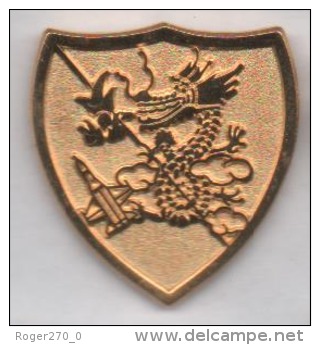 Superbe Pin´s , Armée Militaire , Blason , Dragon - Militaria