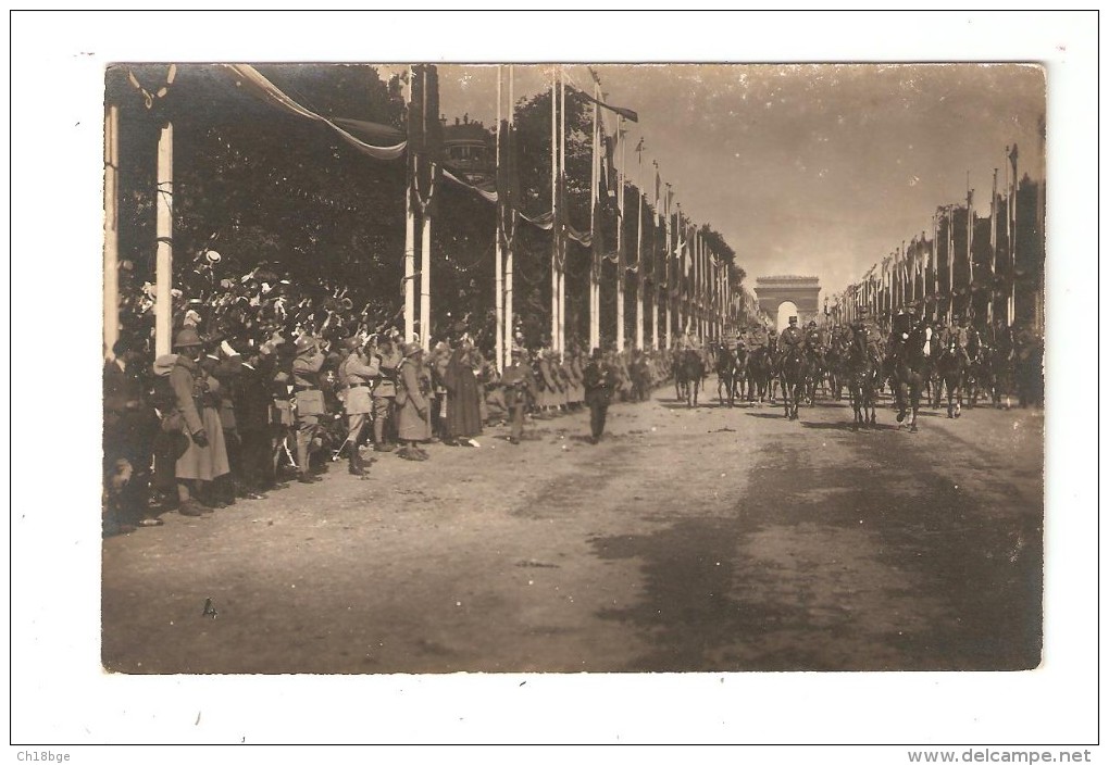 Carte Photo : Paris - Fête De La Victoire ( ? ) Cavaliers Défilant -Tribunes - Foule - Arc De Triomphe - Guerre 1914-18