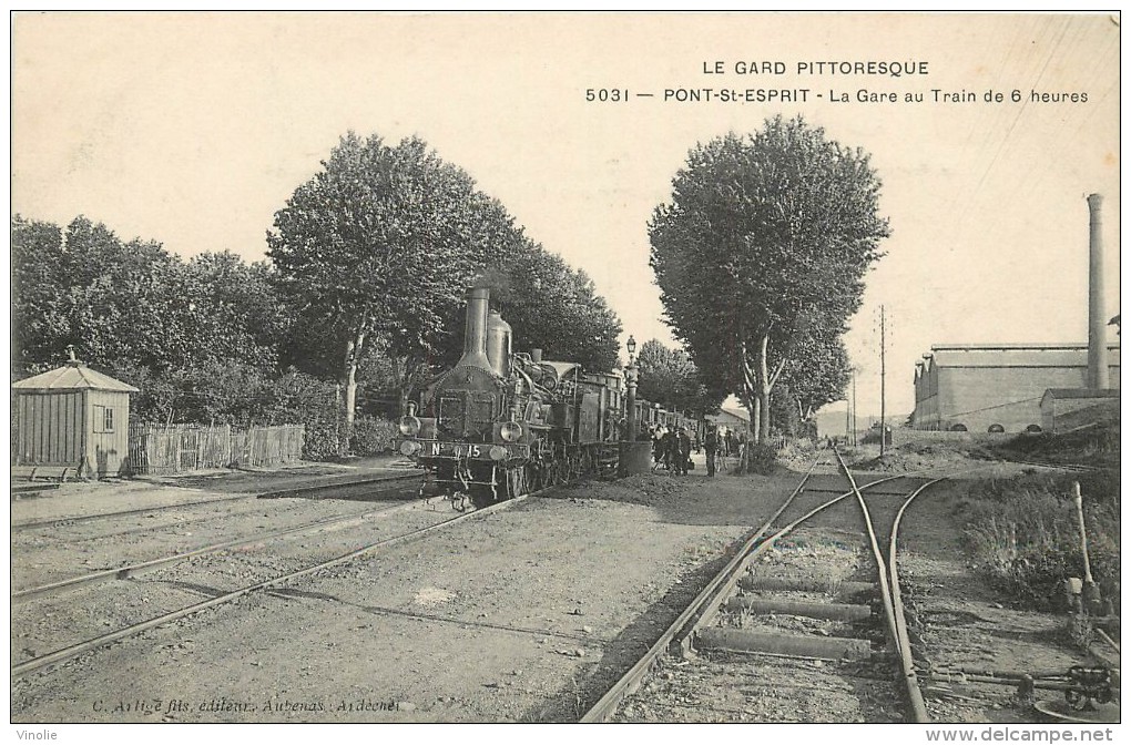 Réf : A14 -1326 :  Pont Saint Esprit La Gare  Et Le Train (chemin De Fer) - Pont-Saint-Esprit