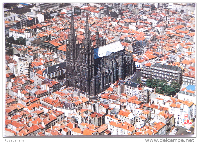 CLERMONT FERRAND Vue Aérienne Sur La Ville Et La Cathédrale (XIII è Siècle) Cpsm Circulée 1986 - état Correct - Clermont Ferrand