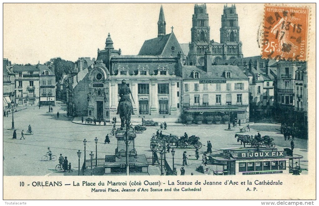 CPA 45 ORLEANS LA PLACE DU MARTROI COTE OUEST LA STATUE DE JEANNE D ARC ET LA CATHEDRALE 1926 - Orleans
