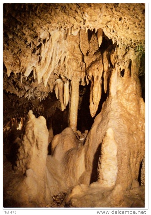 47----GROTTES DE FONTIROU--une Cheminée Naturelle--voir 2 Scans - Autres & Non Classés