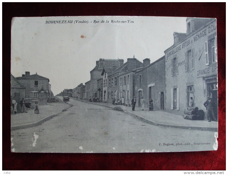 STPAT - 85 -  BOURNEZEAU - RUE DE LA ROCHE SUR YON - Andere & Zonder Classificatie