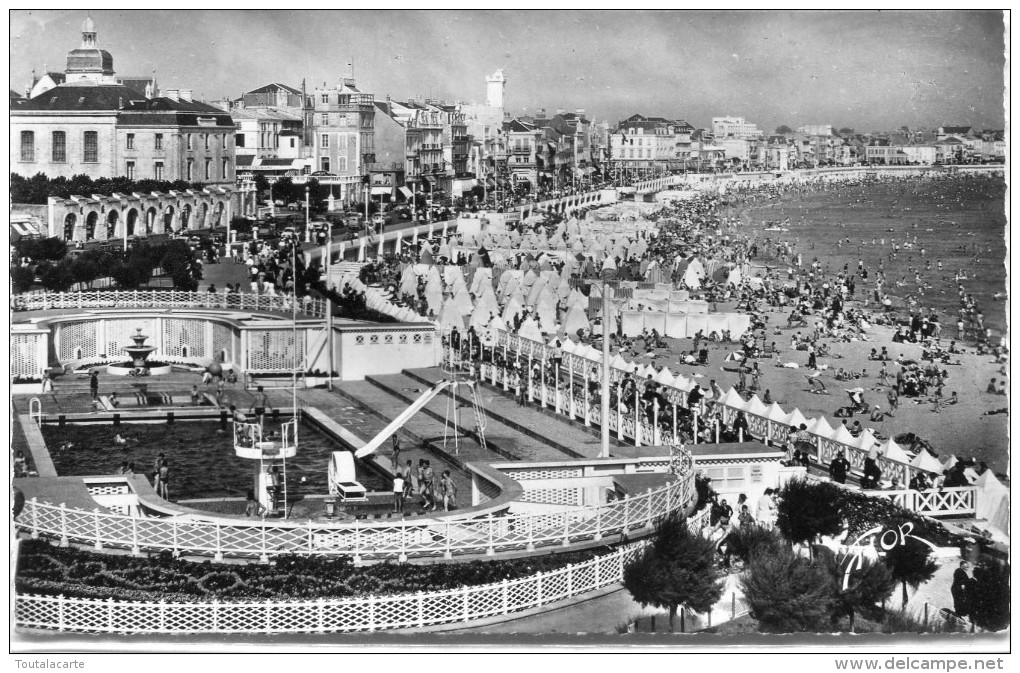 CPSM 85 LES SABLES D OLONNE LA PLAGE ET LA PISCINE - Sables D'Olonne