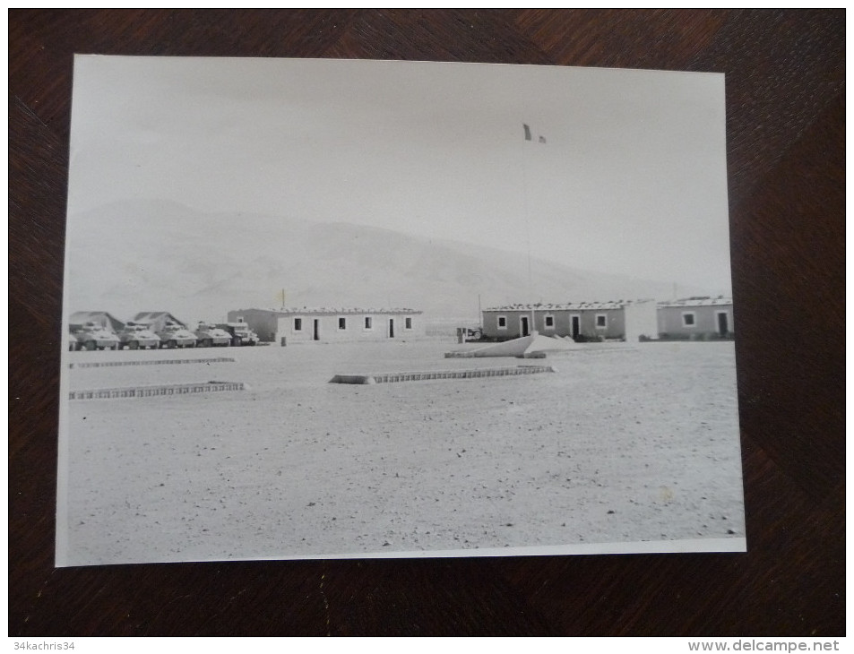 Archive Légion étrangère Aviation.Photo Originale 17.5 X 24 Le Camp De La Légion . 2ème R.E.P.. à Tiour. Parachutiste - Oorlog, Militair