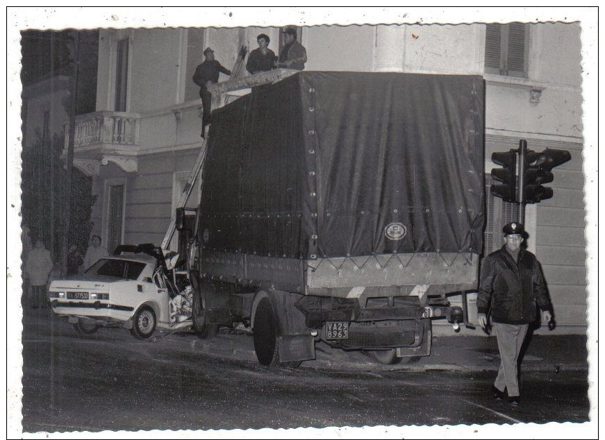 MILITARI - FOTO Cm 13,8 X 9,8 - Camion - Polizia - Fotografo Di Gallarate - Altri & Non Classificati
