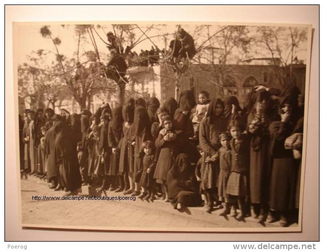 PHOTO 17X12 Années 1940 / 1950 - SYRIE HOMS - FEMMES MUSULMANES ATTENDENT LE CORTEGE - LEVANT PRESSE Tirage D'époque - Places