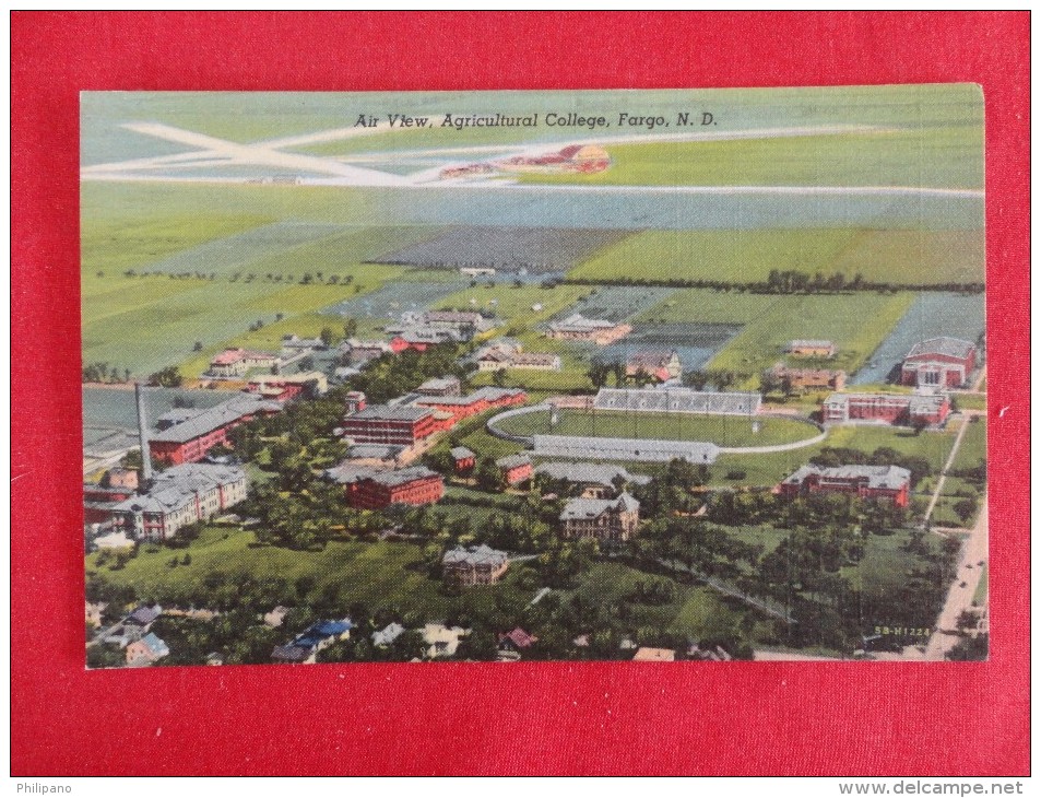 - North Dakota > Fargo  Air View Agricultural College   Not Mailed  Ref 1256 - Fargo