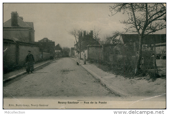 89 NEUVY SAUTOUR / La Rue De La Poste / CARTE GLACEE - Neuvy Sautour