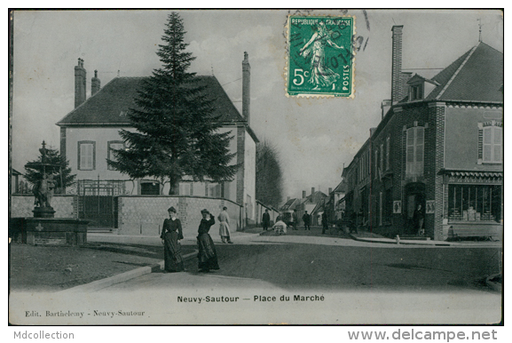 89 NEUVY SAUTOUR / Place Du Marché / CARTE GLACEE - Neuvy Sautour