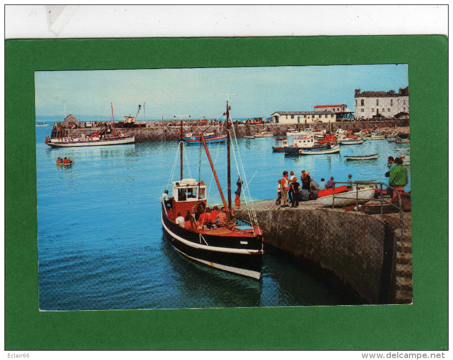 PEMBROKENSHIRE TENBY THE HARBOUR   Promenade Bateaux  Animée  Année 1982 - Pembrokeshire