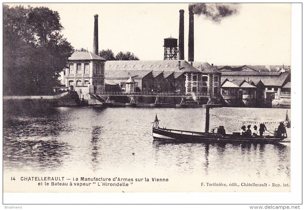 CHATELLERAULT La Manufacture D'arme Sur La Vienne Et Le Bateau à Vapeur L'Hirondelle - Chatellerault