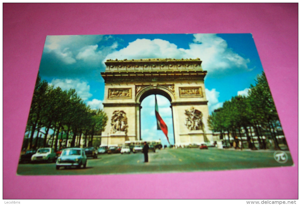 SOUS LE CIEL DE PARIS - Arc De Triomphe