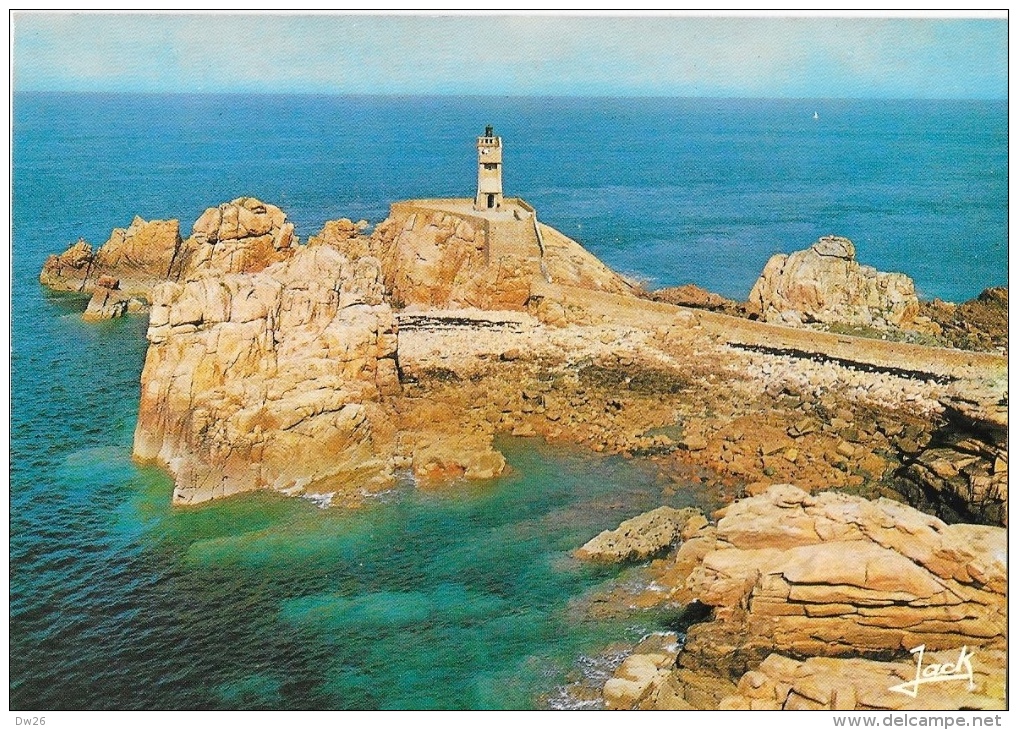 Ile De Brehat (Côtes-du-Nord) L'île Des Fleurs Et Des Rochers Roses - Le Phare Du Paon En 1987 - Faros